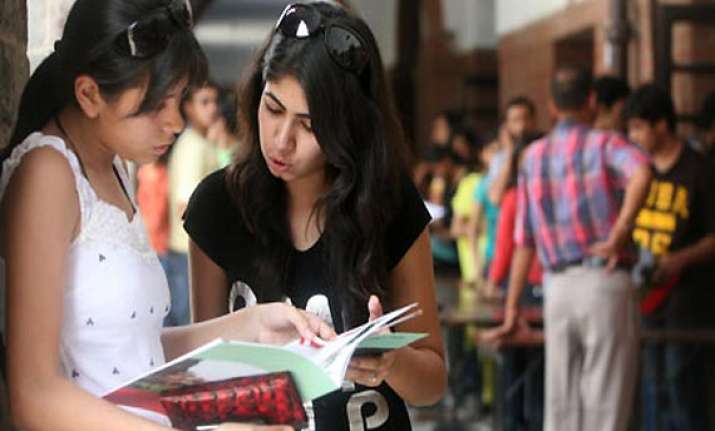 du students petition sonia gandhi on four year course