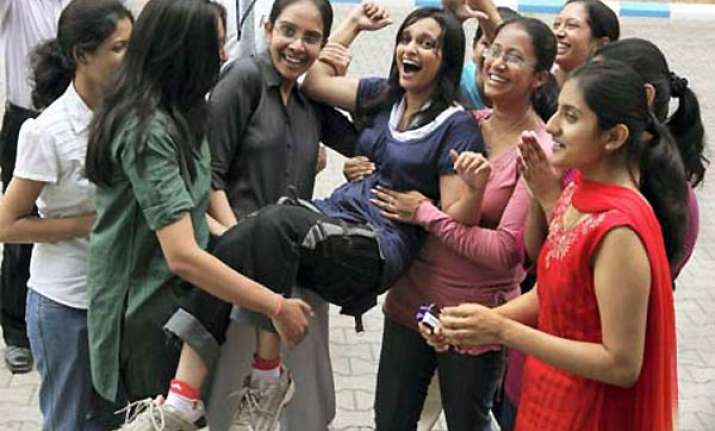 du to provide security cover to girl students