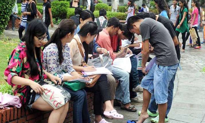 day one delhi university freshers attend colleges wearing