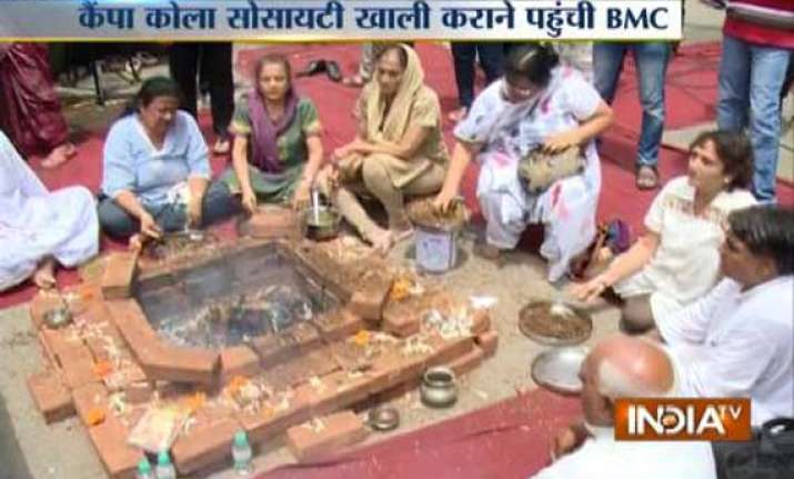 live campa cola residents force bmc officials to return