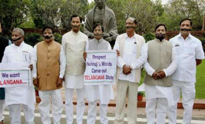 decide on telangana by may 30 congress mps