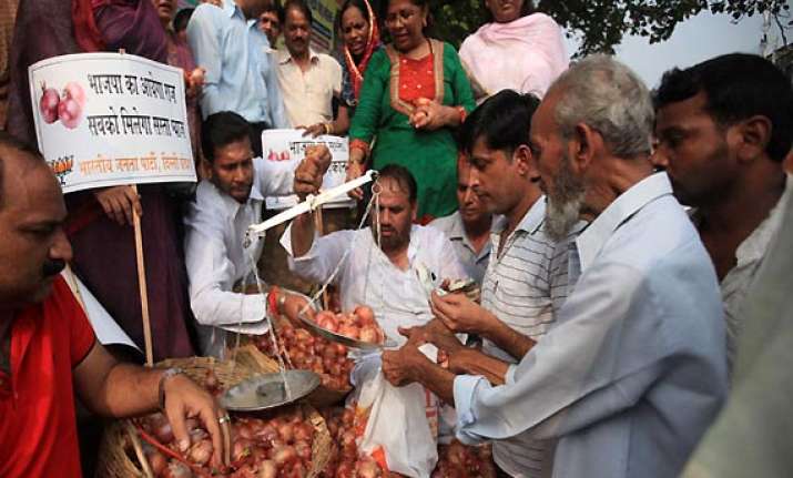 delhi bjp sells onions at rs 25 a kg