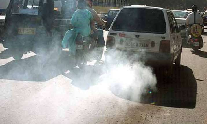 delhi s high pollution levels due to weak monsoon rising