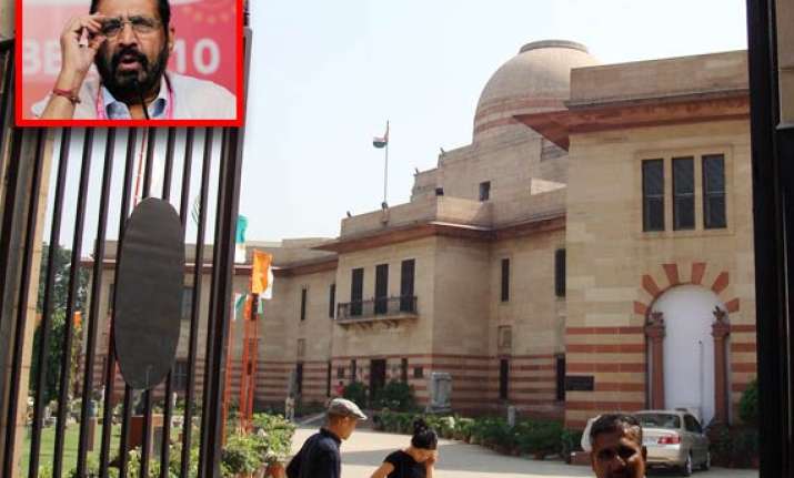 delhi hc dismisses kalmadi s plea to attend parliament