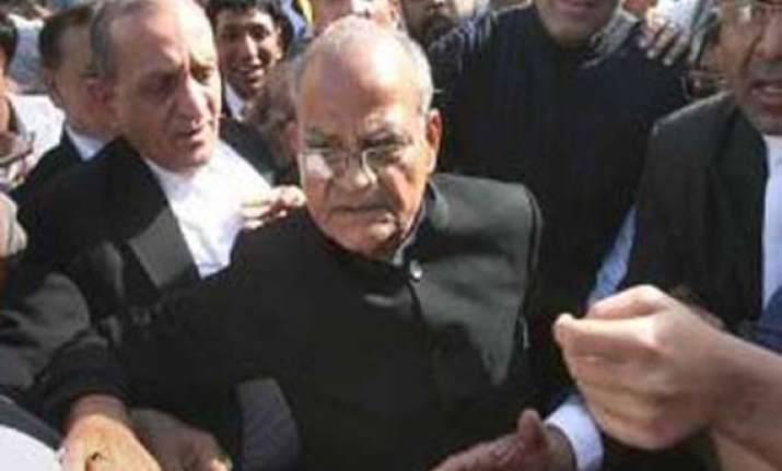 delhi hc suspends sukh ram s sentence grants him bail