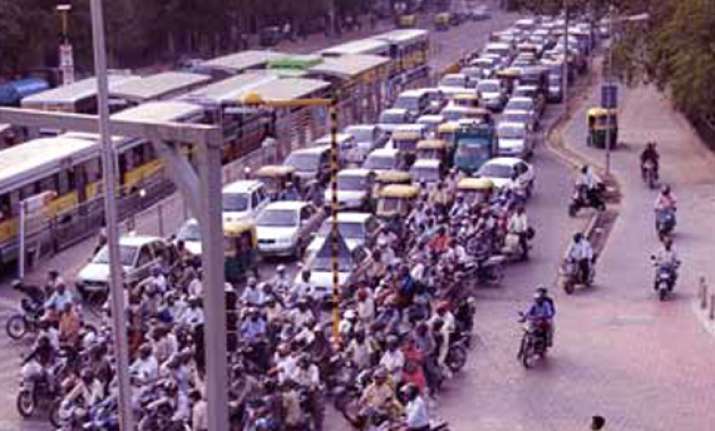 delhi hc orders opening of brt to all vehicles till final