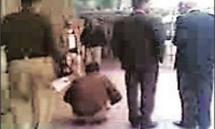 delhi hc asks commissioner to respond on senior cop forcing