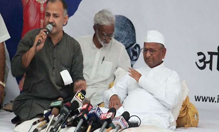 confrontation brews between anna and govt