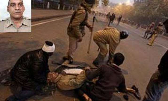 delhi crime branch questions 3 witnesses on constable