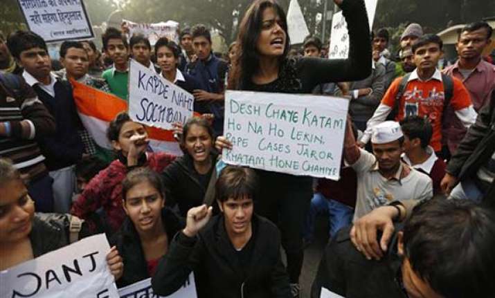 delhi gangrape protest at jantar mantar india gate locked