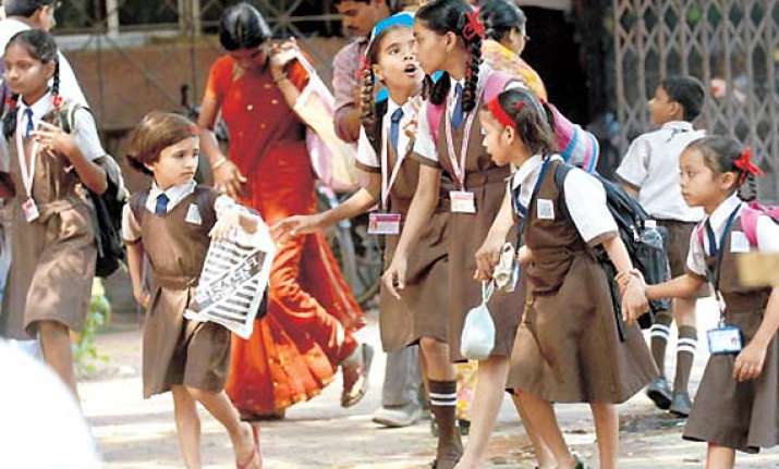delhi primary schools to hire guards for girls security