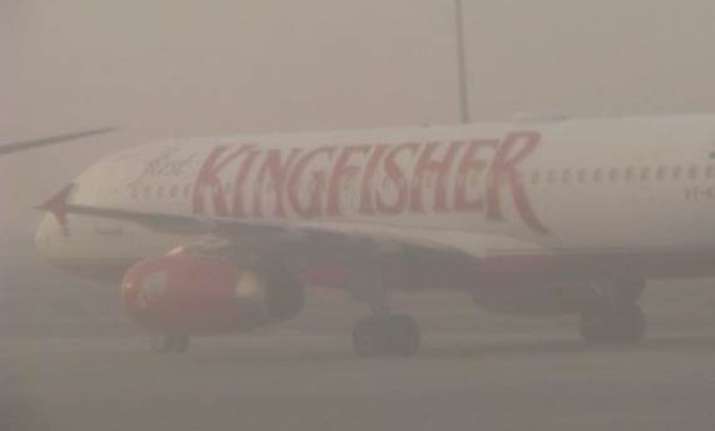 dense fog engulfs igi airport 75 flights delayed