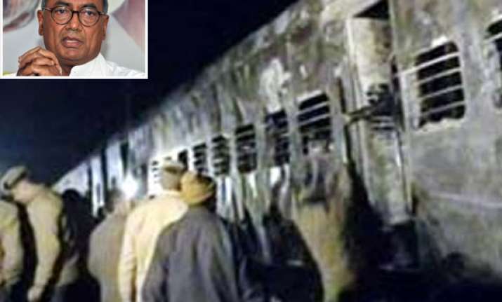 digvijay demands close vigil on rss