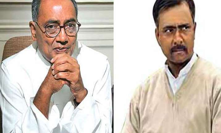 digvijay singh defends sanjay joshi