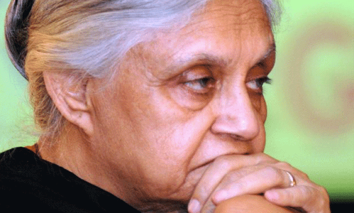 dikshit discusses cag report on cwg with colleagues