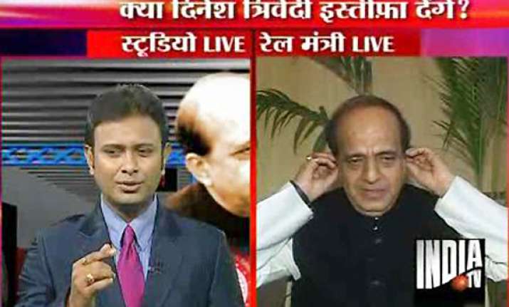 dinesh trivedi cuts short india tv interview on mamata issue