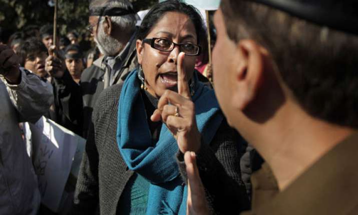 doctors appeal to protesters to leave safdarjung hospital