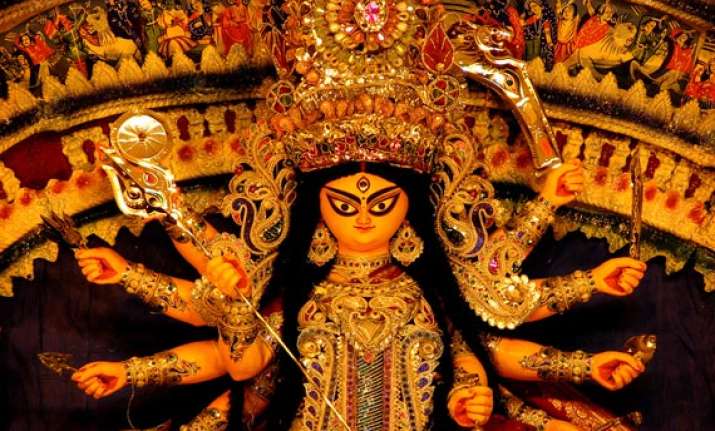 durga puja pandal worth rs.1 crore in delhi