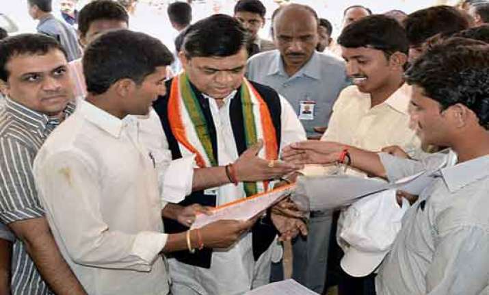 ec issues notice to union minister for violation of model