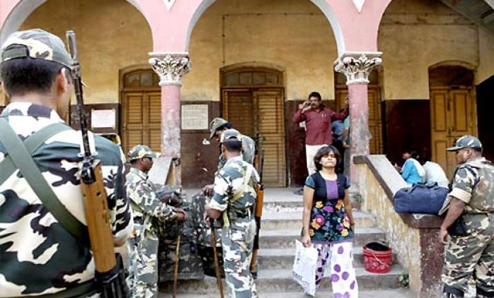 ec makes 1.86 lakh preventive arrests ahead of gujarat polls