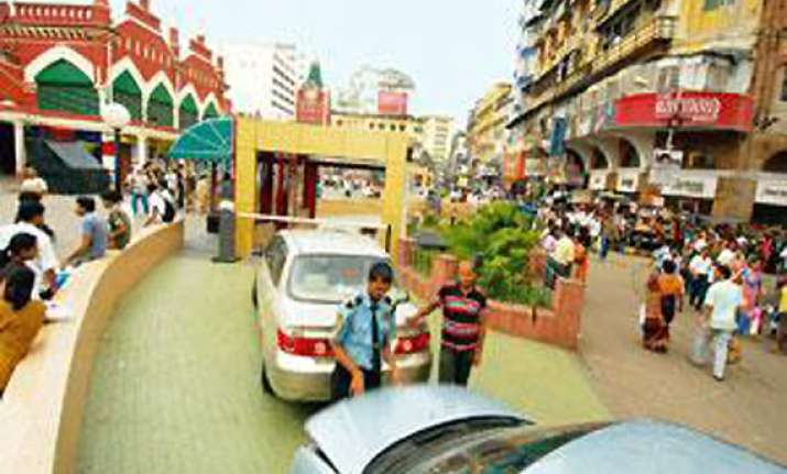 elaborate security arrangement in kolkata for durga puja