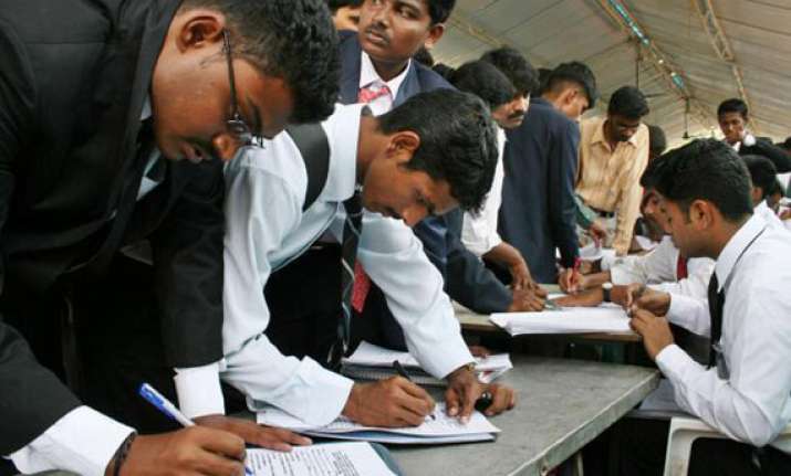 employment rises 34 pc to 12.7 cr in 8 years to 2013
