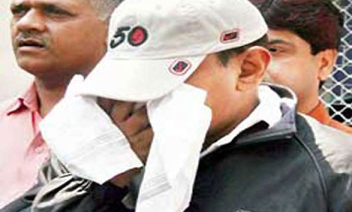 fake pilot scam another pilot arrested