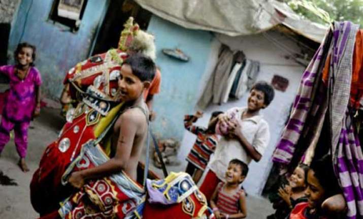families start shifting from kathputli colony dda
