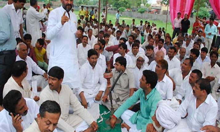 farmers be given market price for land acquisition sc