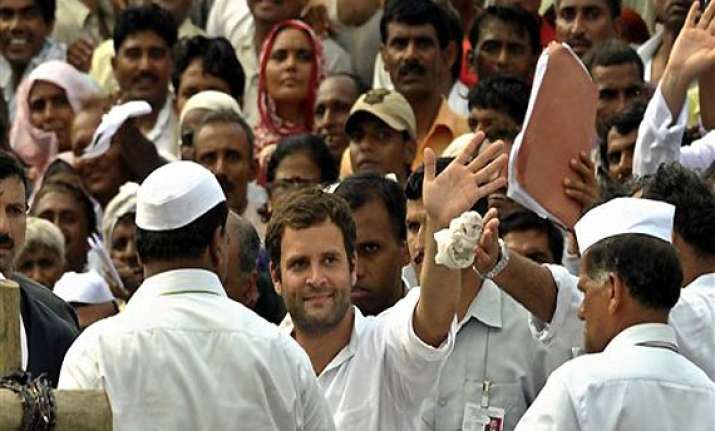 farmers cheer rahul for snubbing mayawati s nautanki remark