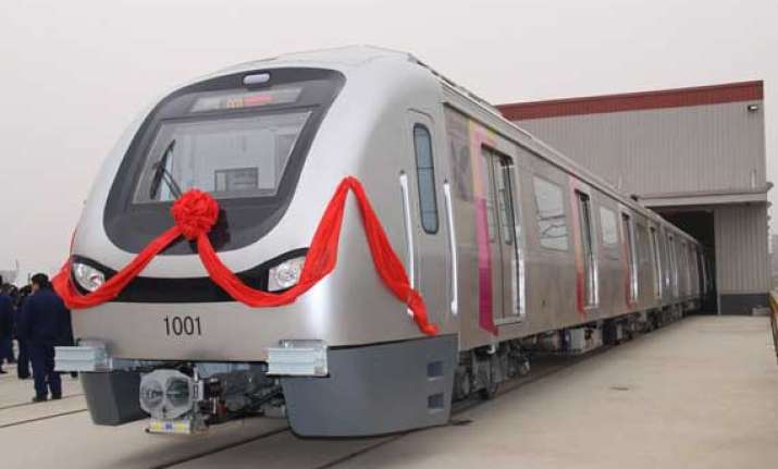 mumbai metro rolls out over 1 lakh commuters take maiden