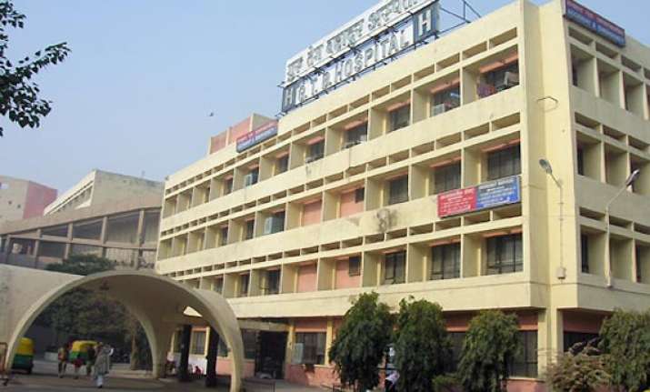 fire breaks out at delhi s gtb hospital