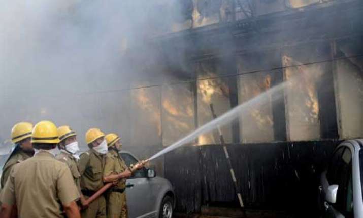 fire breaks out in old delhi market no casualty
