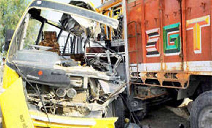 five sai devotees die in road mishap near ahmednagar