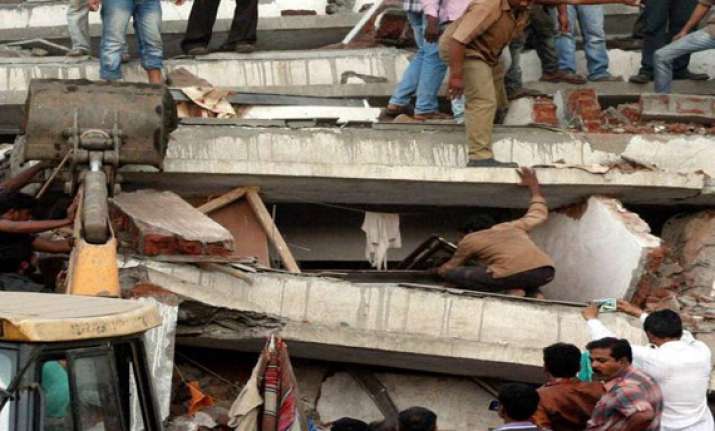 five injured in concrete slab collapse nearby thane