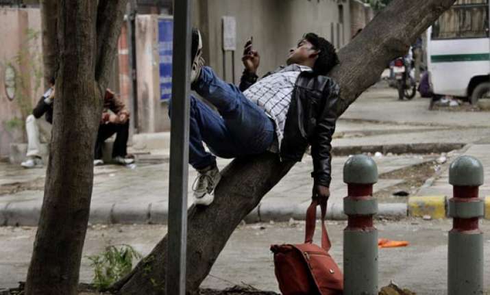 five unique ways in which indians use cellphones
