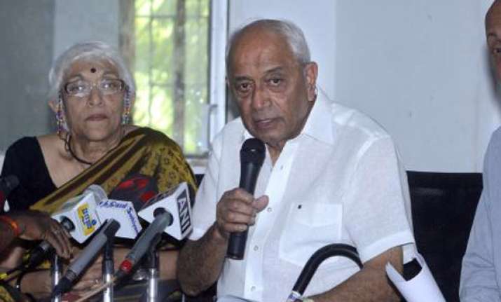 former navy chief backs gen singh