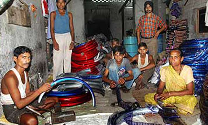 free mobiles bicycles for retaining bihar migrant labourers