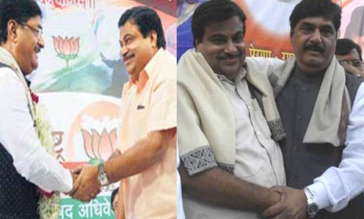 gadkari fails to persuade munde