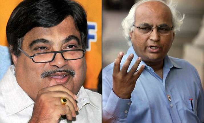 gadkari meets kulkarni two ex bjp mps in tihar jail