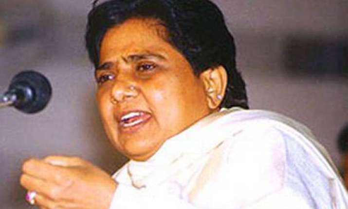 give houses to migrants in mumbai says mayawati
