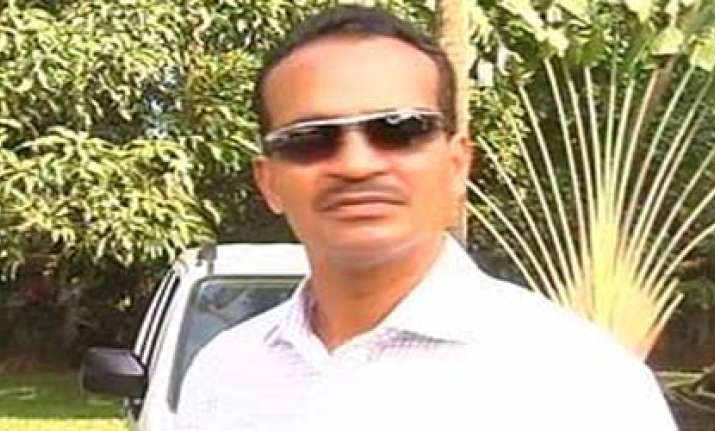goa education minister detained at mumbai airport