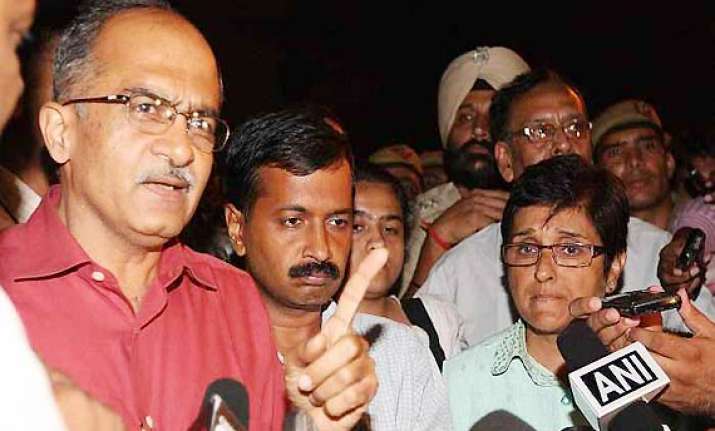 govt resolution on lokpal issue opposed by team anna