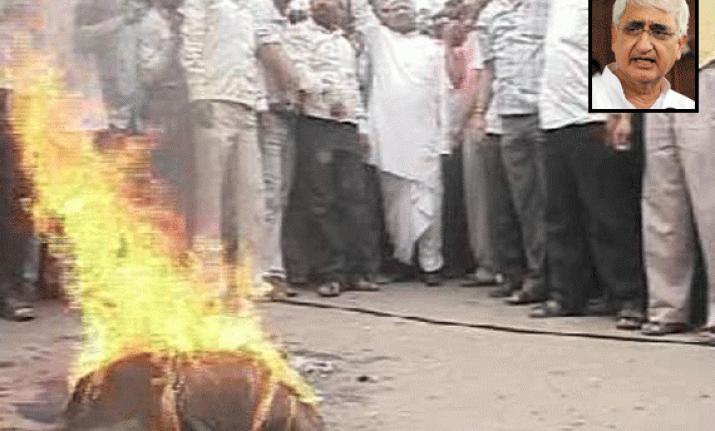 team anna s actions an insult to parliament govt