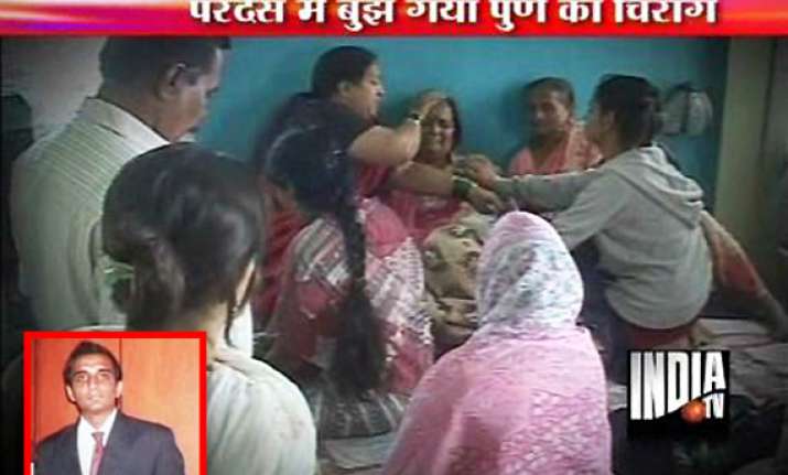 slain pune student s family seeks early possession of body