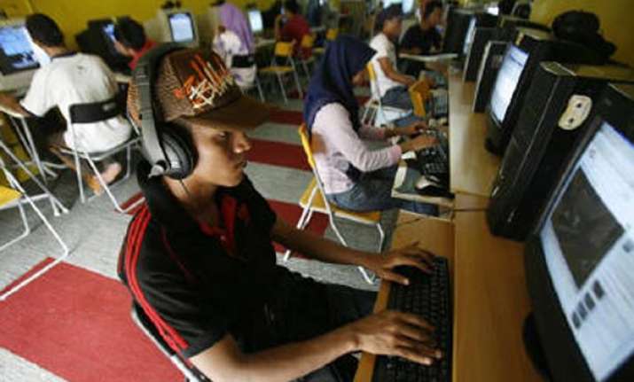 govt blocks 80 internet pages user accounts