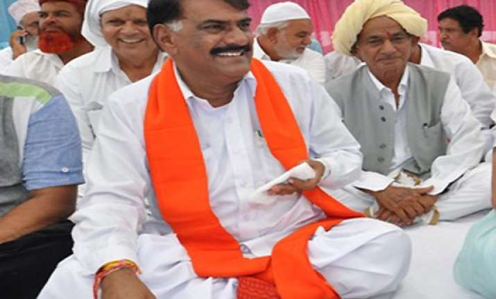 gujarat minister ahir s slip of tongue describes kutch as