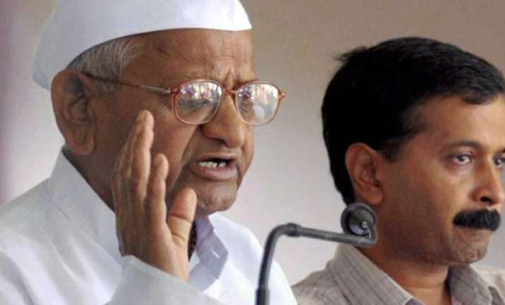 hazare backs kejriwal over remarks against mps