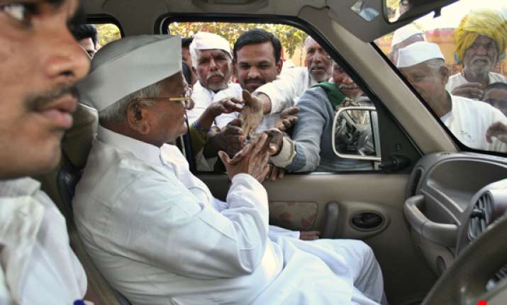 hazare leaves for ralegan siddhi