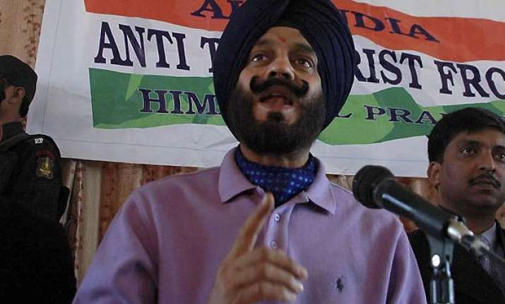 hazare should reconsider teaming with swami agnivesh bitta